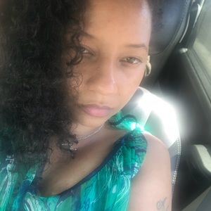 Meet your Posher, Monique